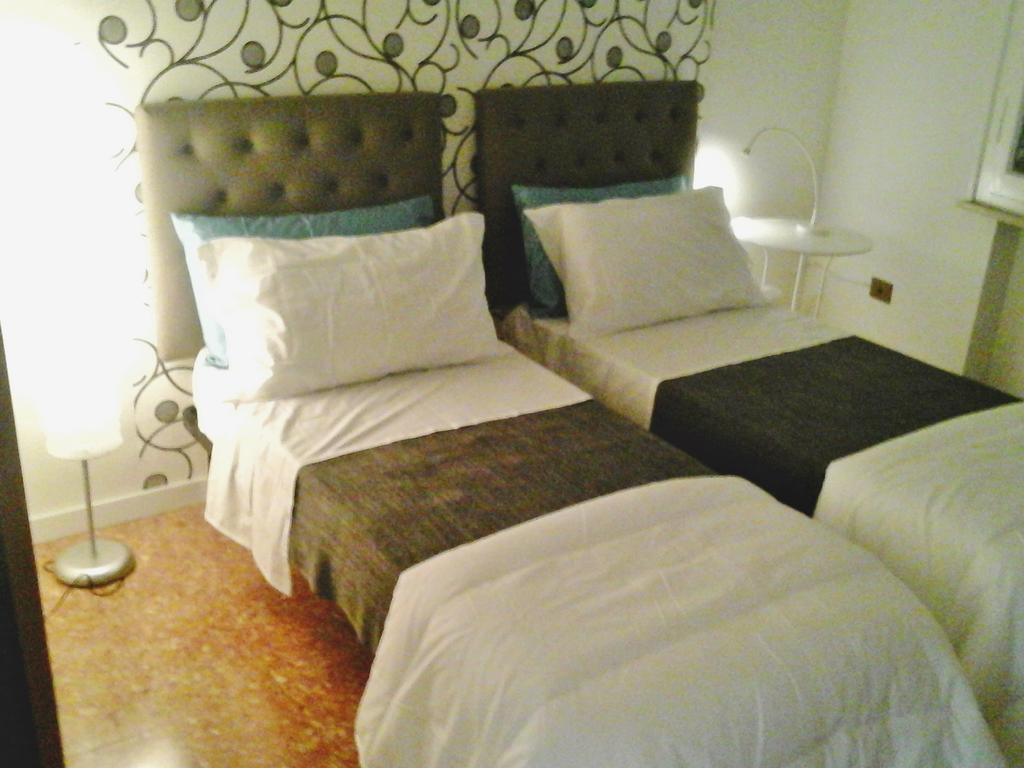 L.T. Schneider B&B Bologne Chambre photo